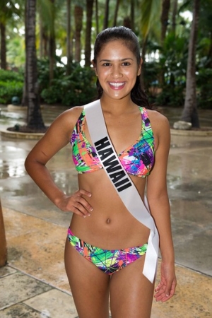 pu_3_2014_missteenusacontestantsswimwearshot_hawaii.jpg