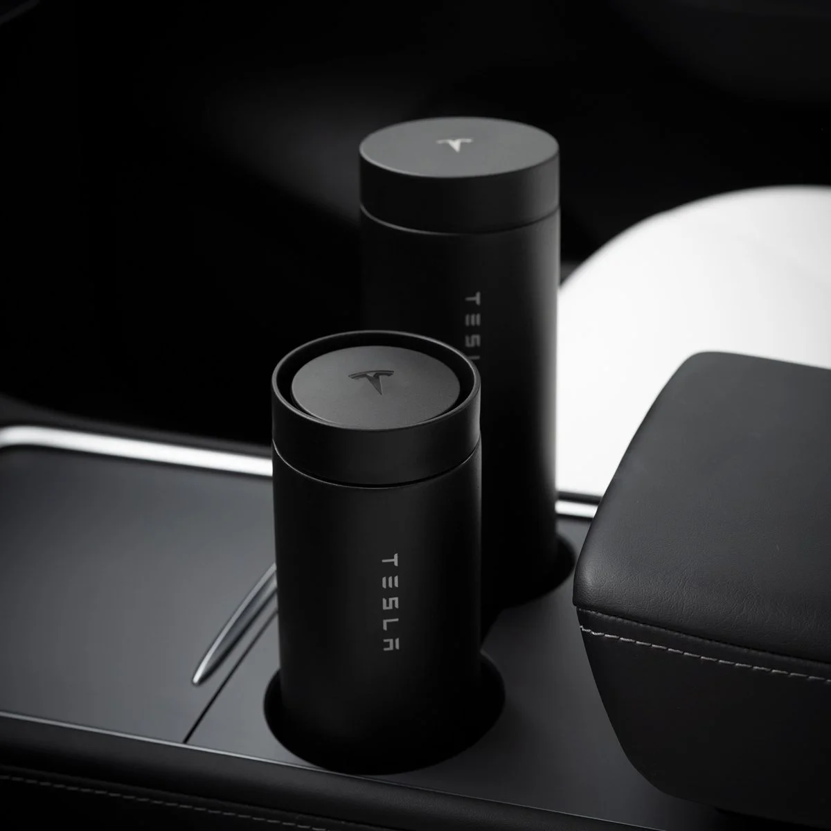 In-Vehicle-Black-Tumbler-Vessel.jpg