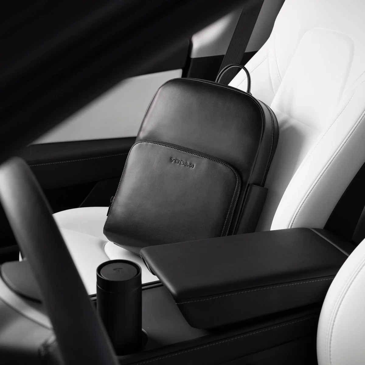 Mega-Back-Pack-In-Situ-Light-Interior-Black.jpg