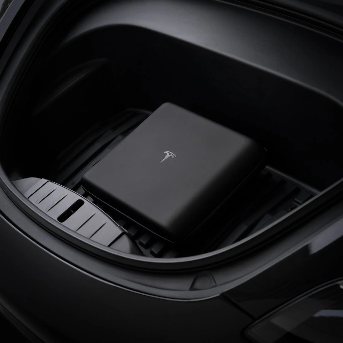 Tesla_Detailing_Case-In-Situ-02.jpg