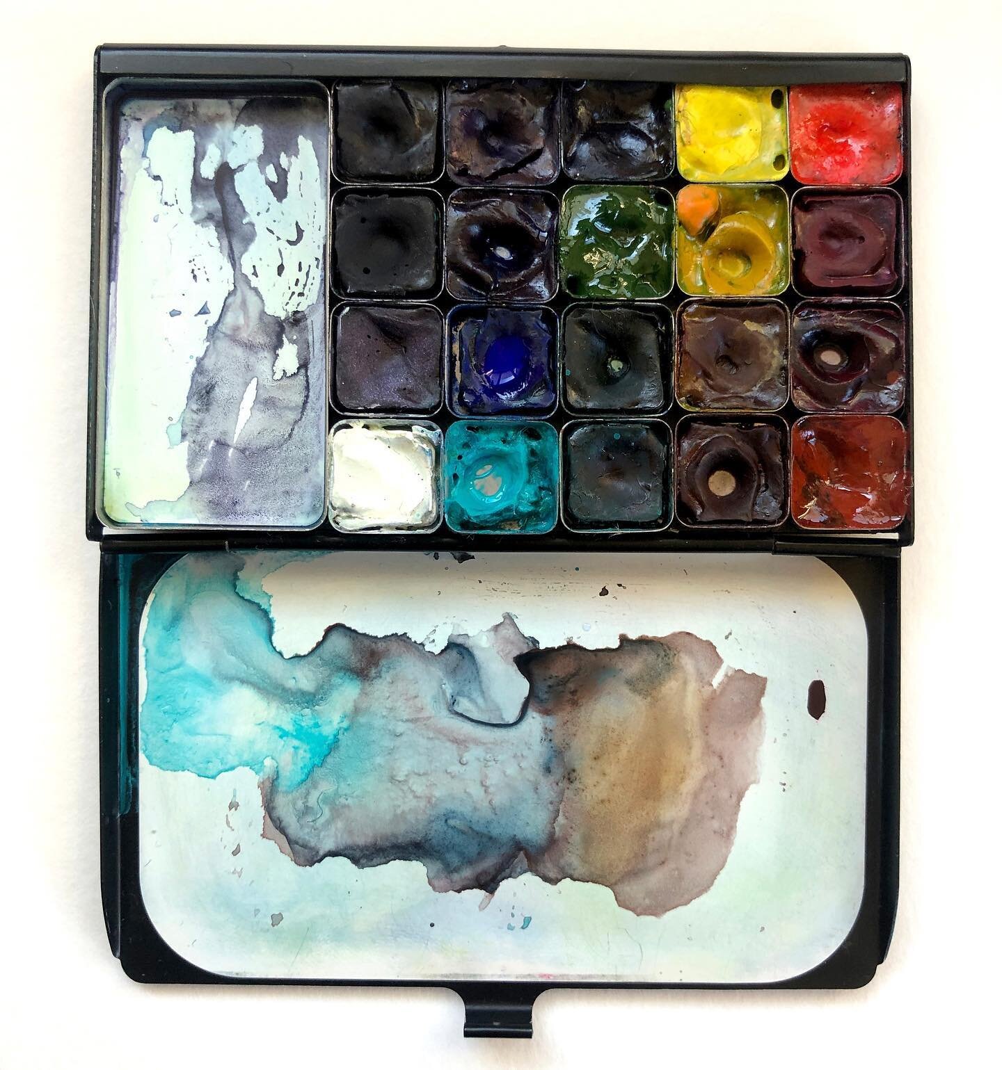 Having art tools that are portable, that you know well, and are easy to work with is essential for sketching more often. One of my favorite tools in the @arttoolkit that holds my watercolor paints. I have a big regular palette too, but I often just u