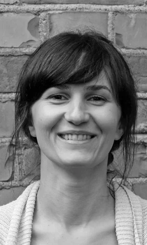 Ruxandra Stroe Arkitekt/Filmscenografi student rs@topicark.no