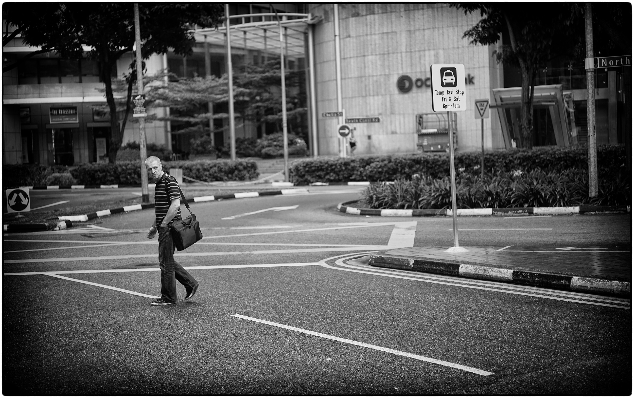 50mm Summicron, ISO100, f2, 1/500 sec