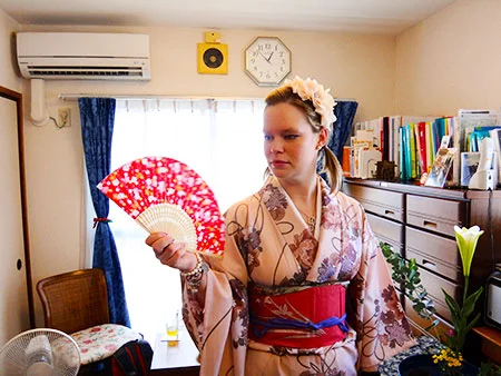 KIMONO-POSE.jpg