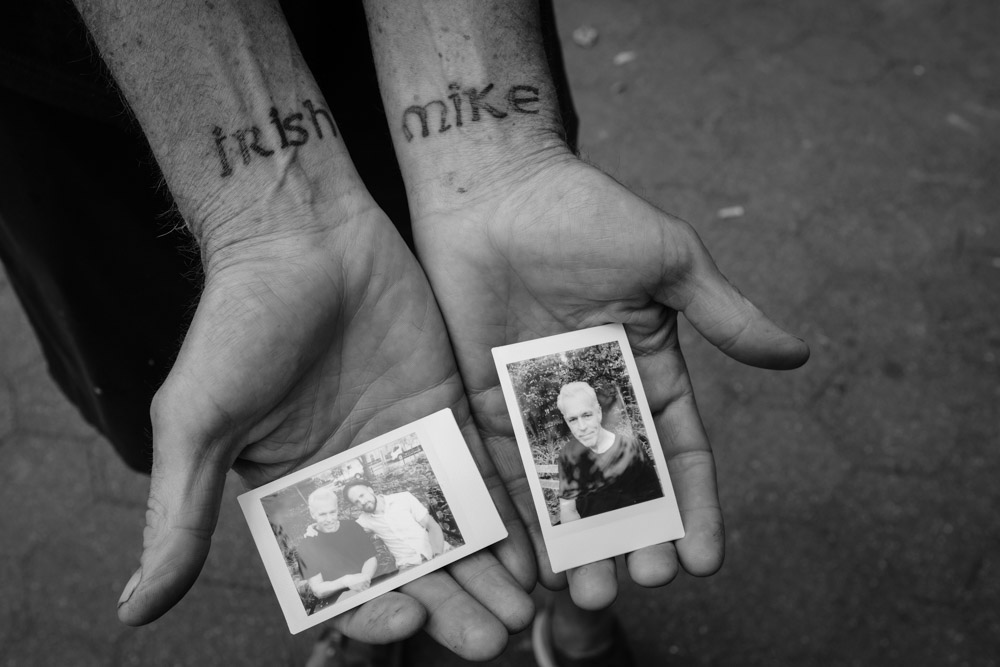  Sharing Instax mini prints from a little printer we carried in our bag.&nbsp;~ #DoSomethingForNothing NYC ©Valérie Jardin 