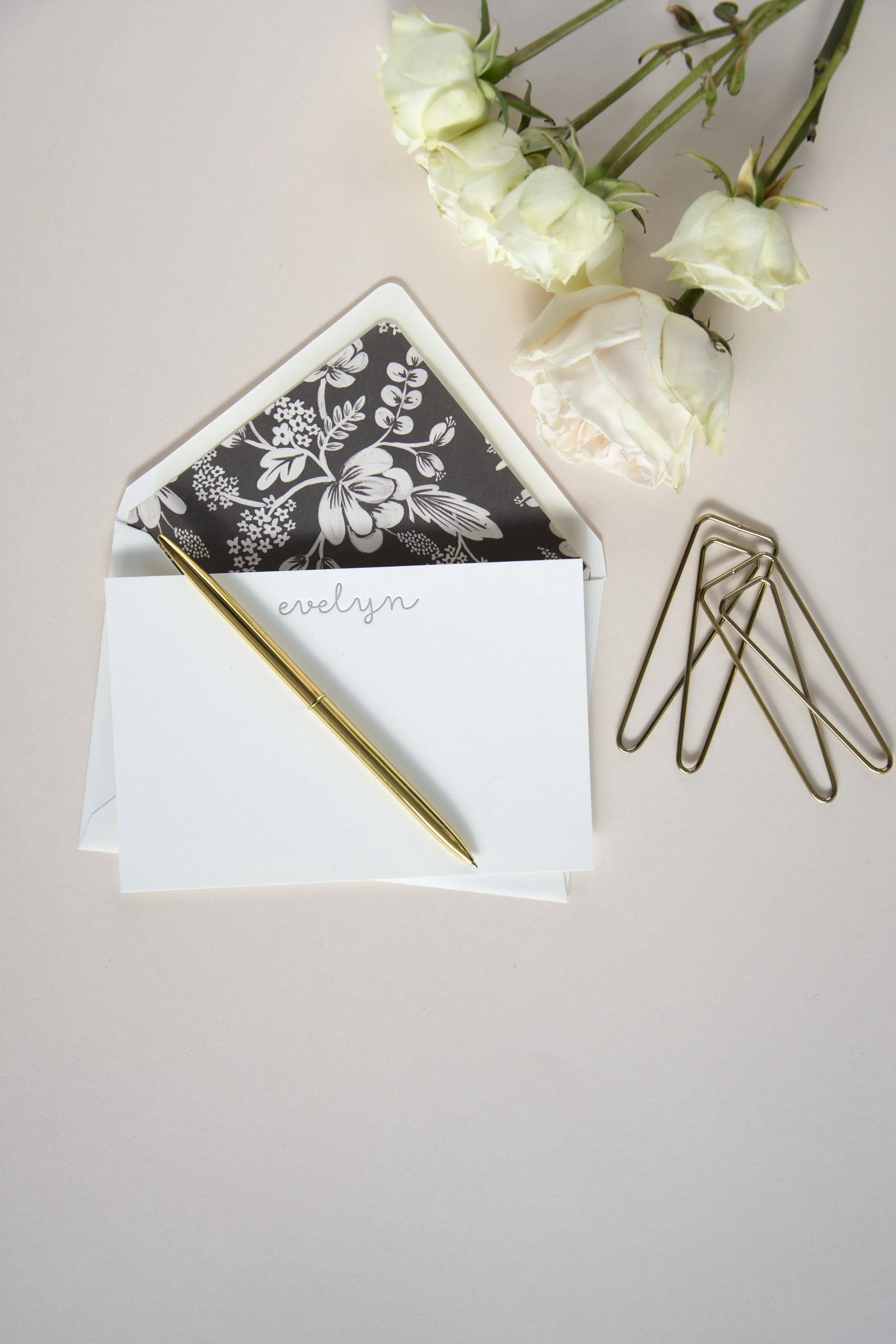 N&E_WhiteRoses_GoldPen_HautePapier..JPG