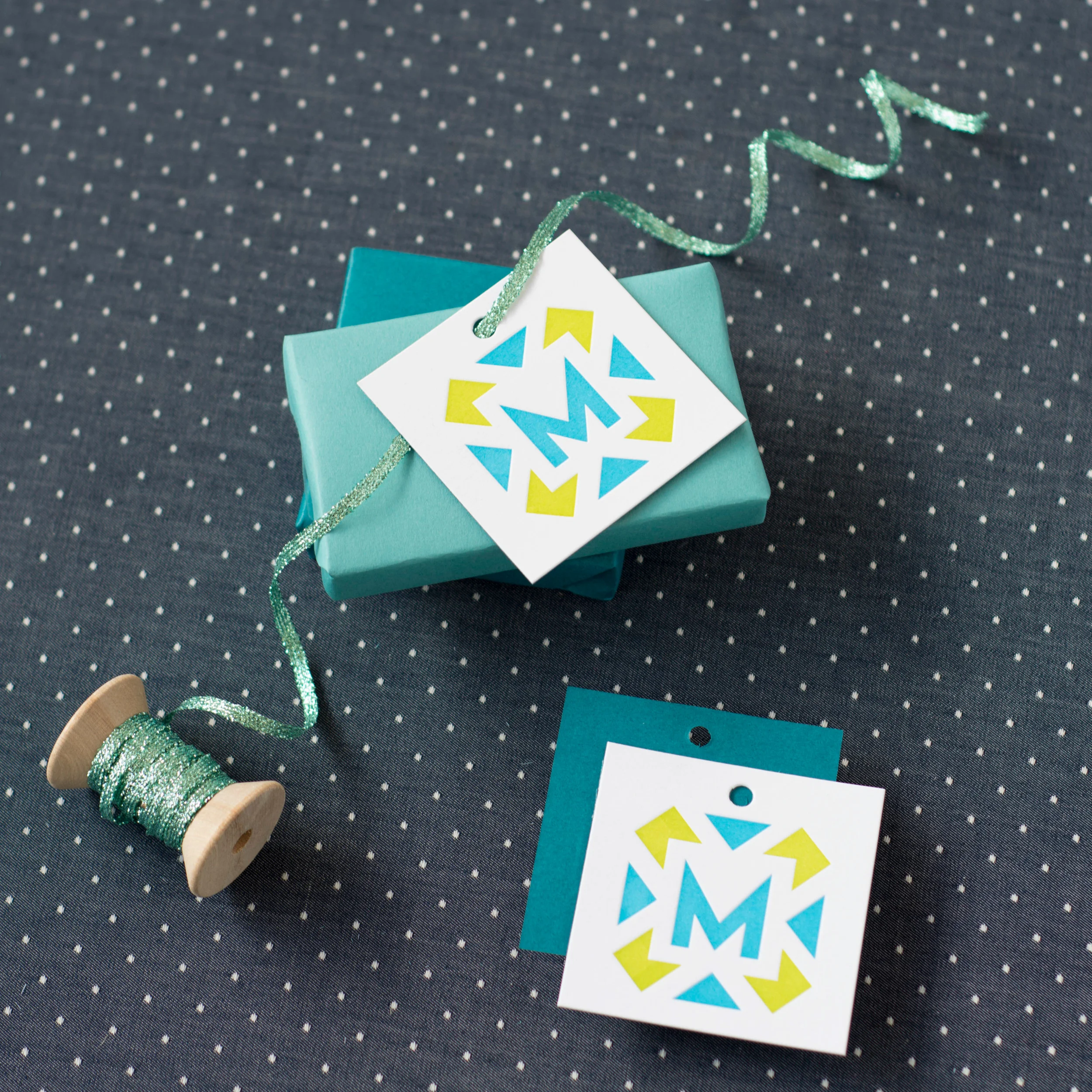 PGT_T332_Stylized_Ribbon_HautePapier.jpg