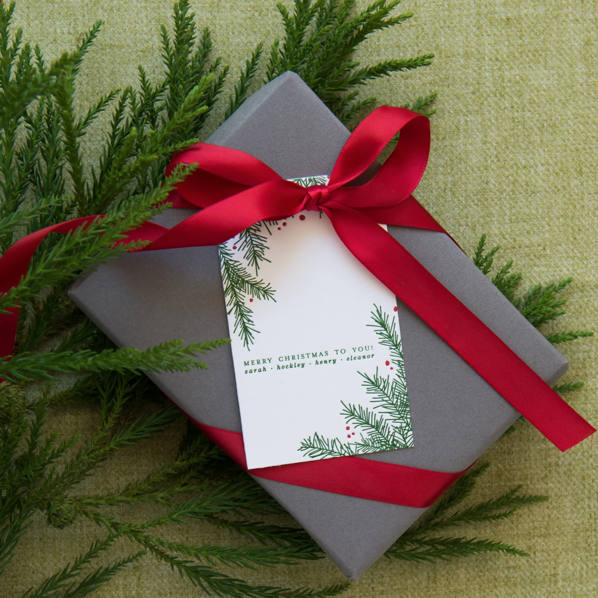 PGT_T99_Holiday_Branches_HautePapier4.jpg
