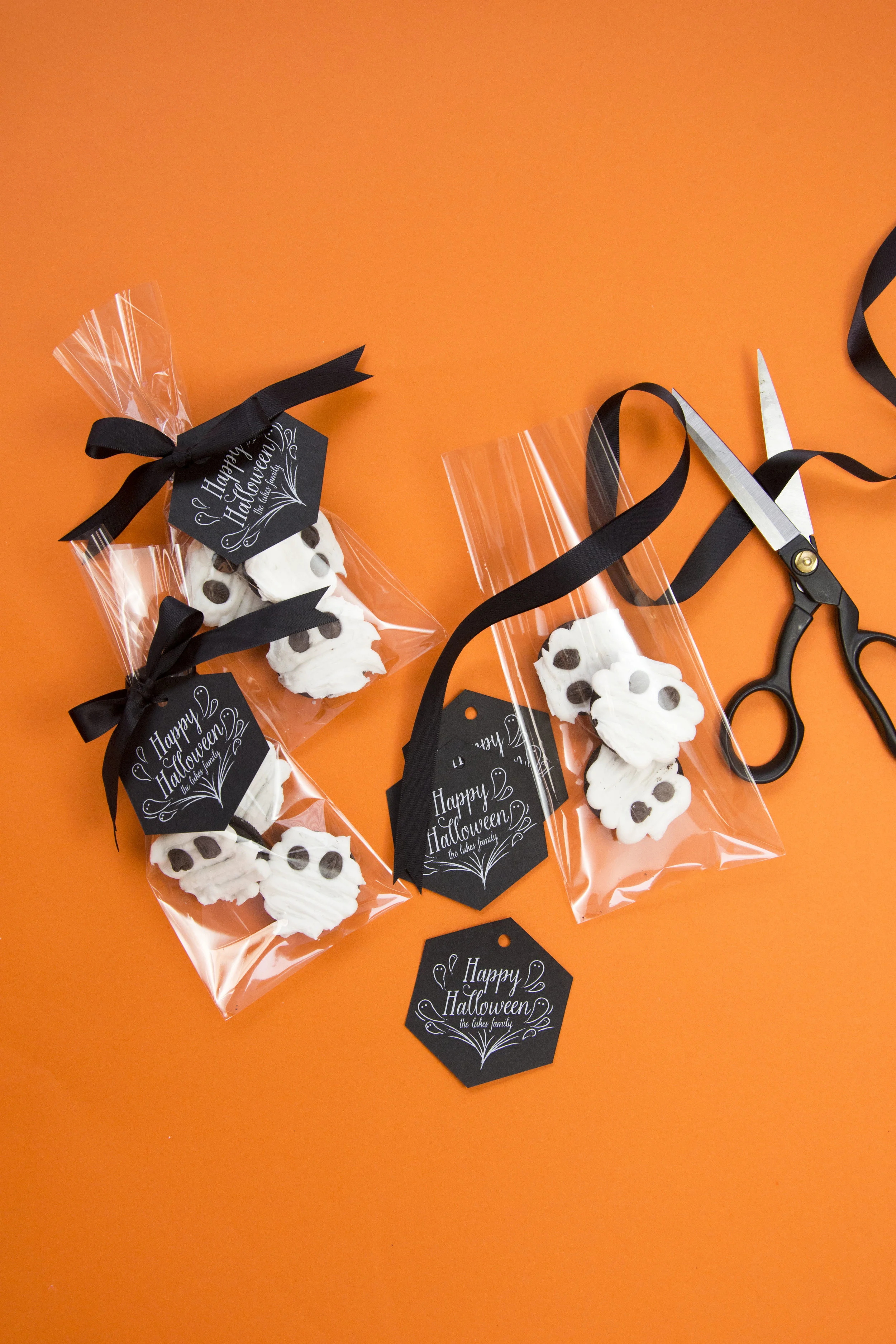 PGT_T302_T303_Stylized_BlackScissors_HalloweenTreatBags2_HautePapier.JPG
