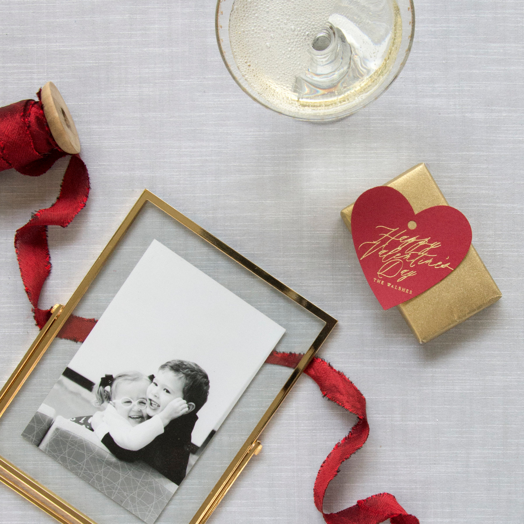 PGT_T307_Stylized_Valentine_Frame_Ribbon_HautePapier.jpg
