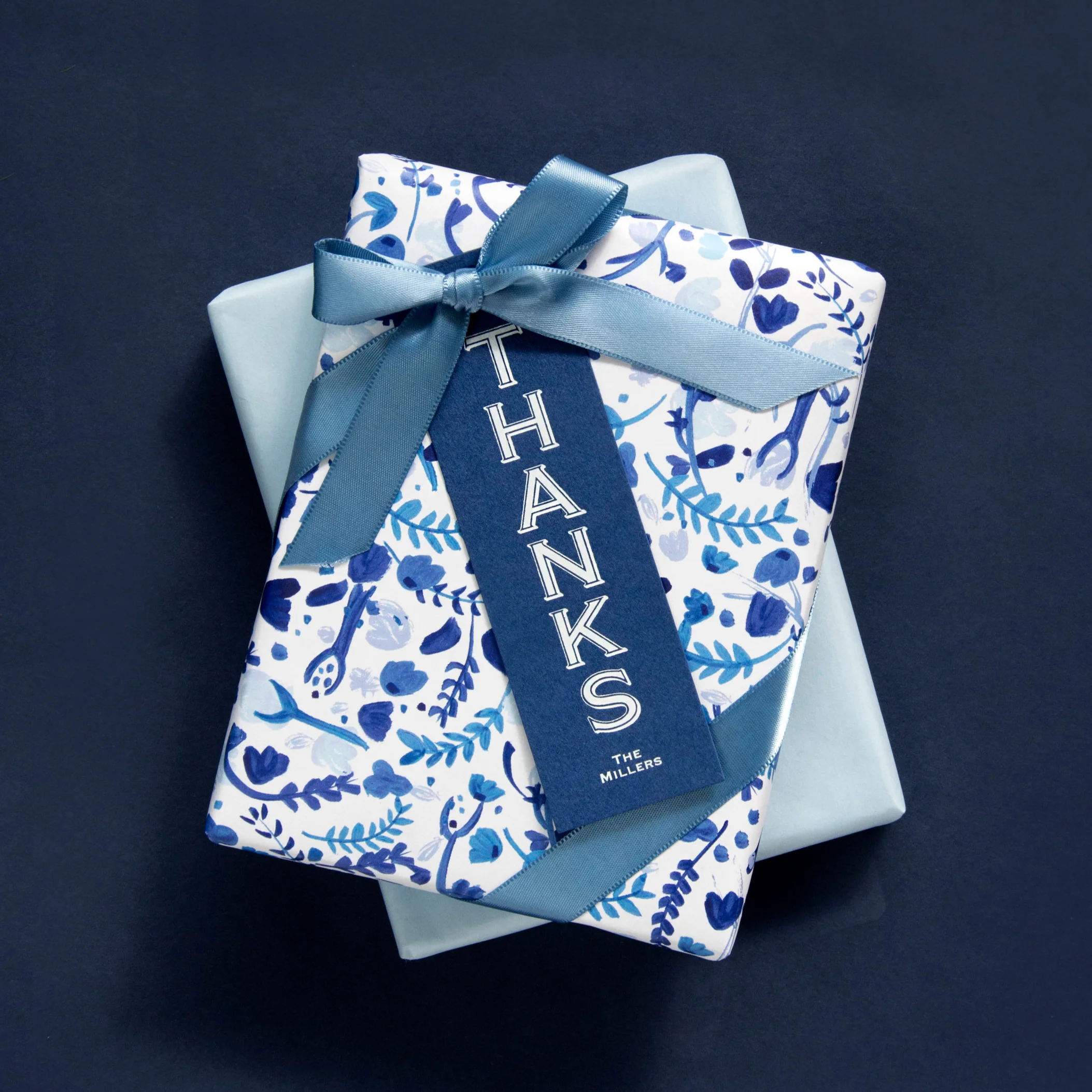 PGT_T323_Stylized_Blue_NavyBackground_HautePapier.jpg