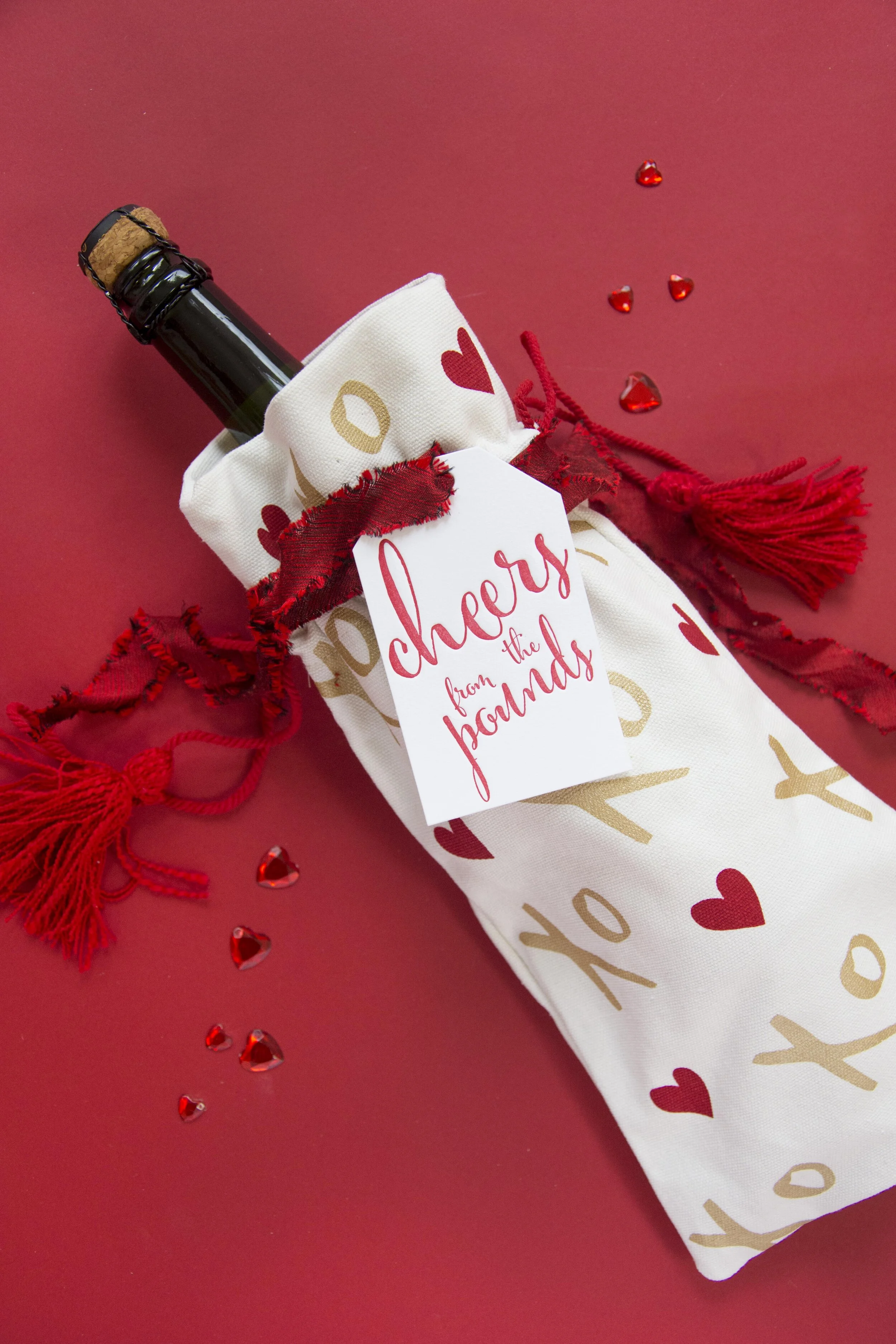 PGT_T38_Stylized_RedBackground_Valentine_HautePapier.JPG