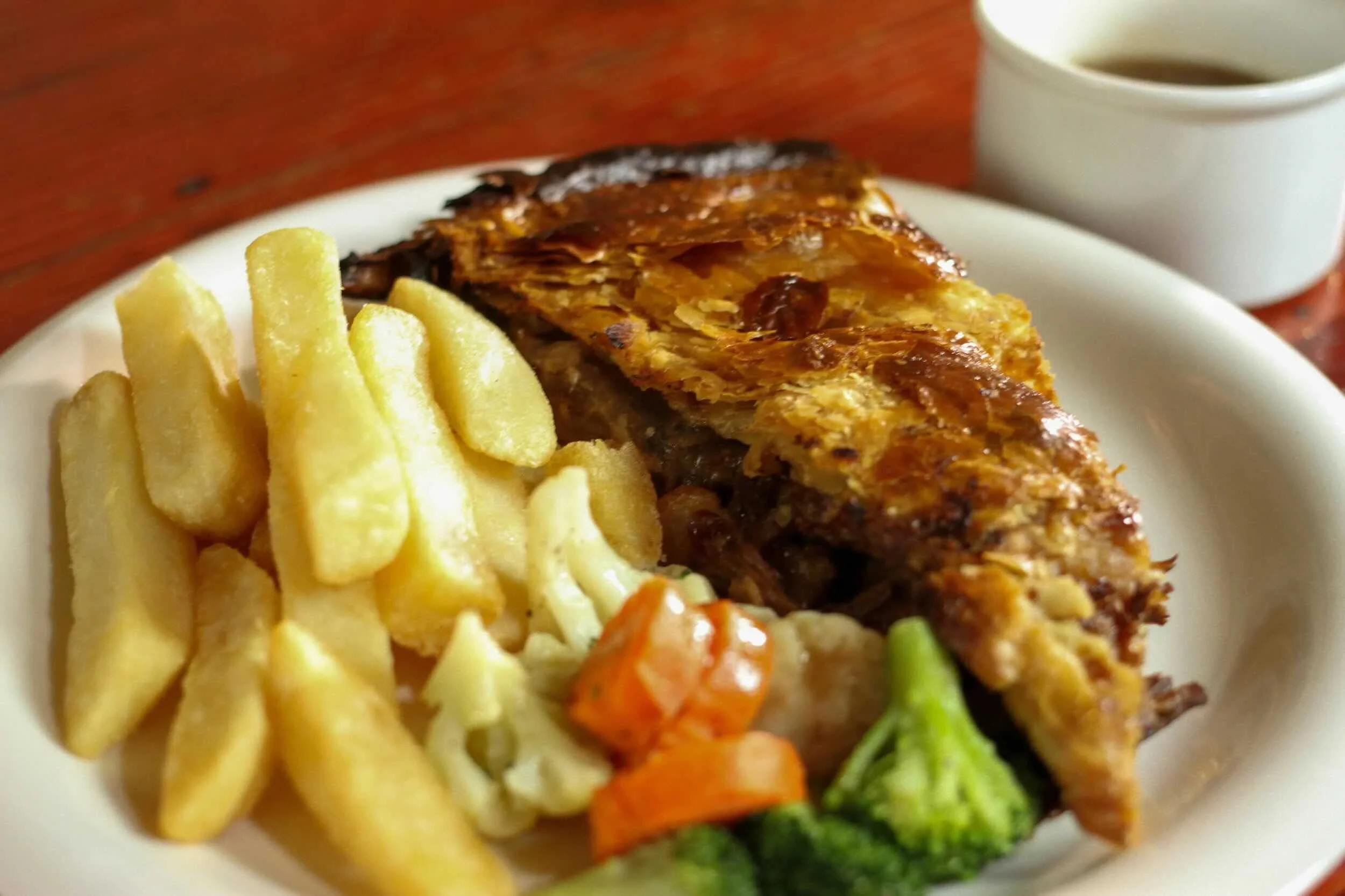 British Meat Pie at What the Dickens Ebisu | 恵比寿のパブでのミートパイ | Pirates of Tokyo Bay