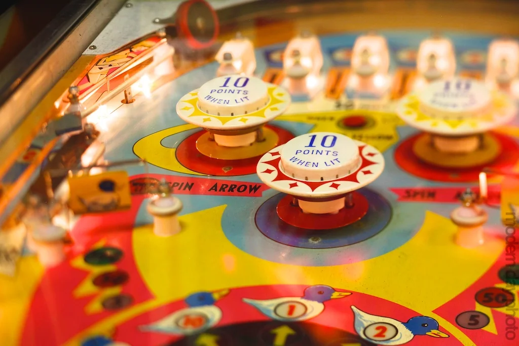 Las_Vegas_Pinball_Hall_of_Fame_10_Points_When_Lit.jpg