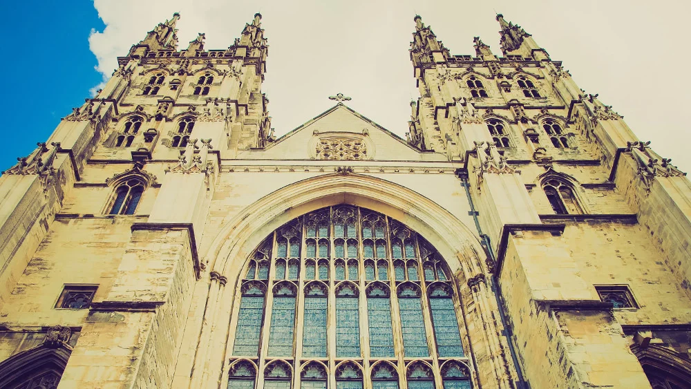 La Iglesia de Inglaterra Ordena Mujeres como Obispos