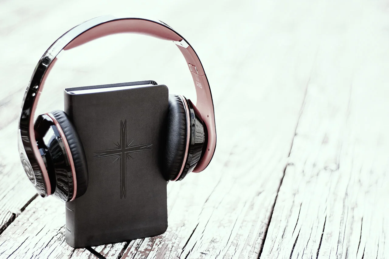 Biblia con Audífonos