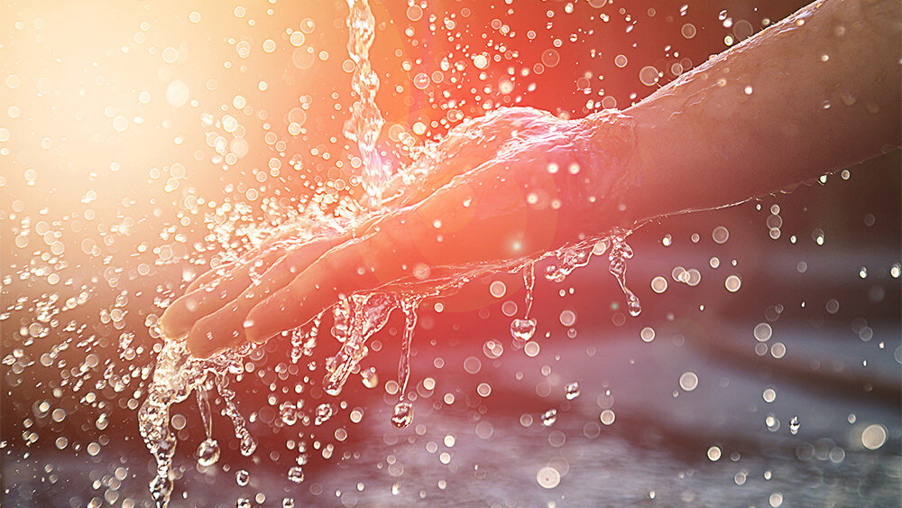 ¿Es el agua del bautismo lo que regenera?