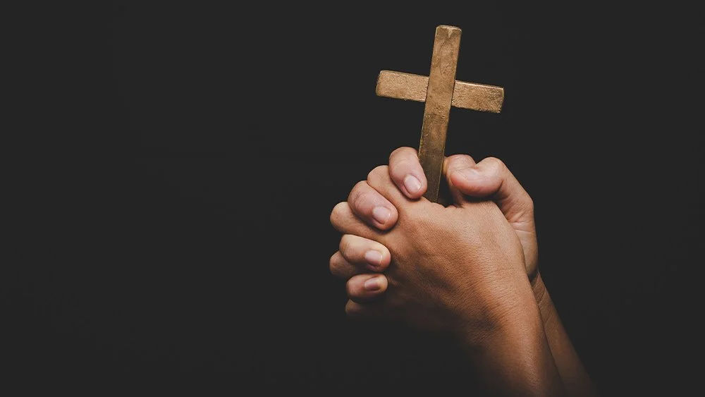 Cuando recuerdo la cruz de Cristo, puedo ver las tres palabras de esperanza