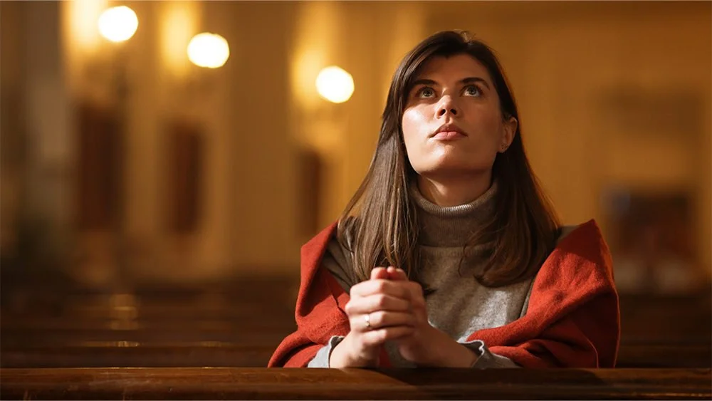 Fuera del mundo y dentro de la iglesia