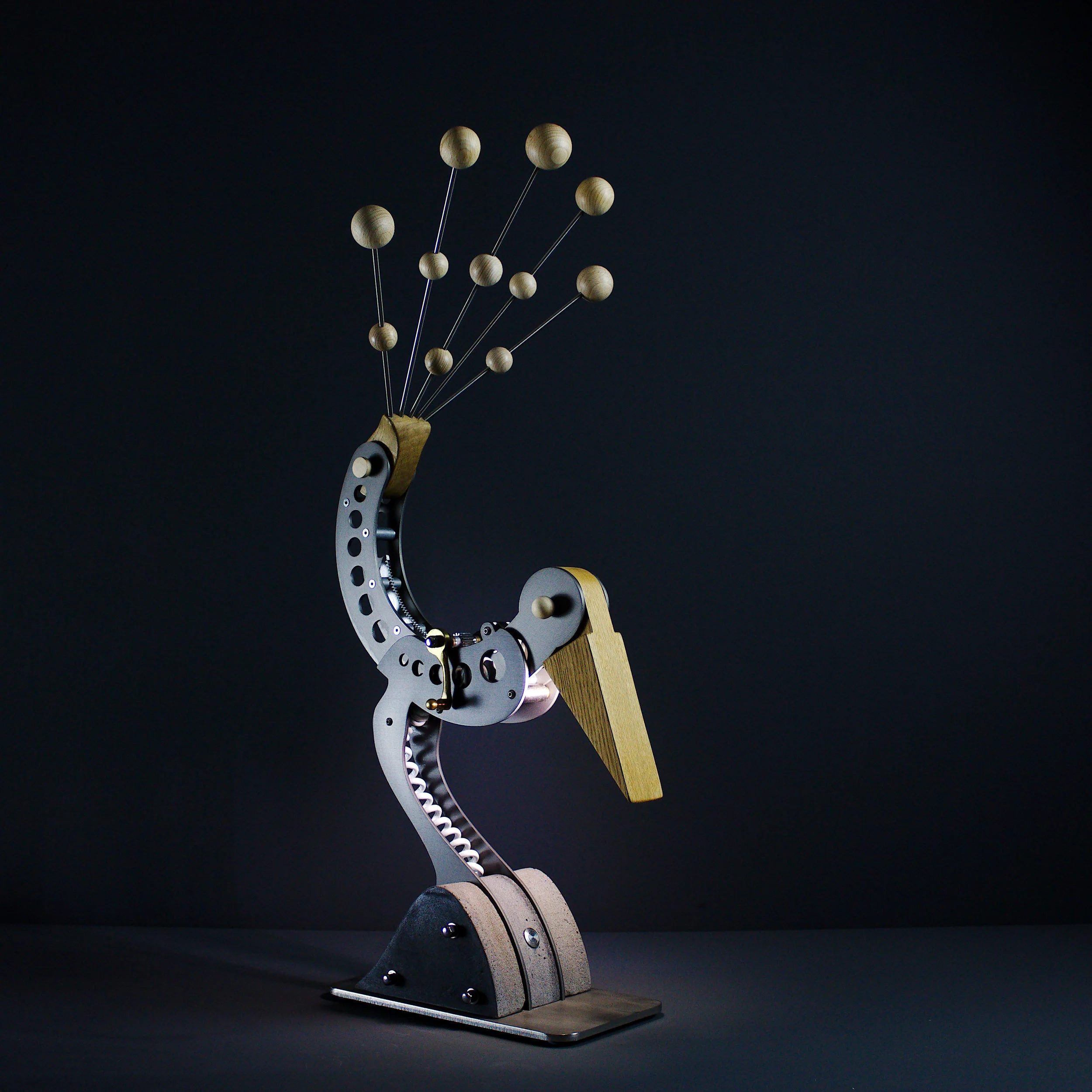 Bustard mechanical sculptural lamp