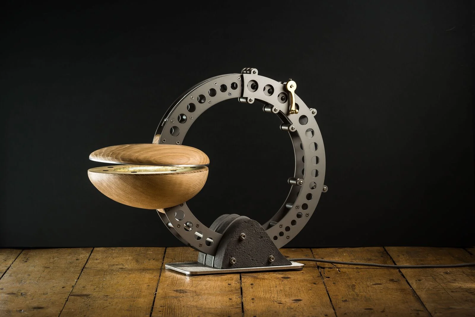 Clamshell Alchemist sculptural lamp