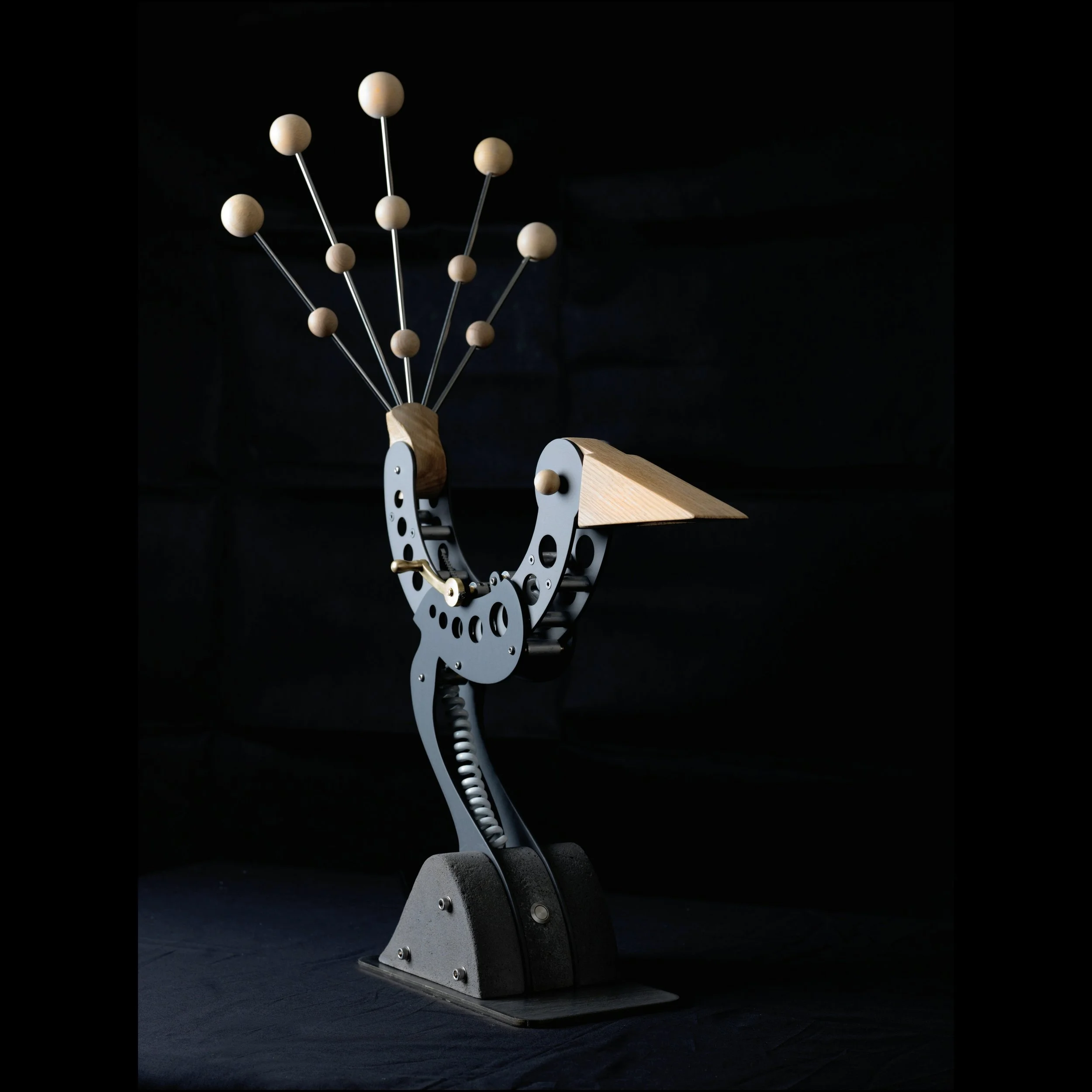 Bustard mechanical sculptural lamp
