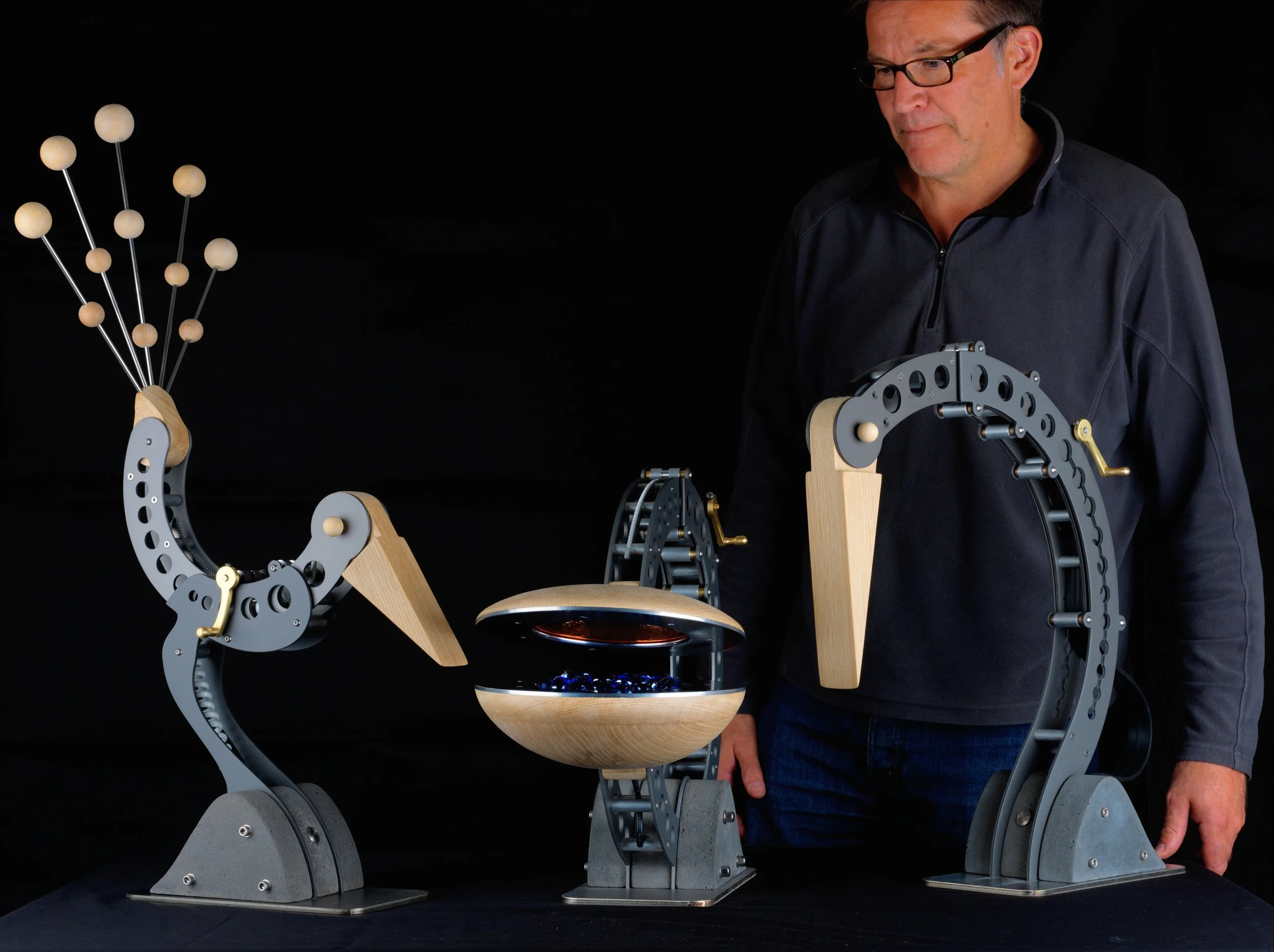 Bustard mechanical sculptural lamp