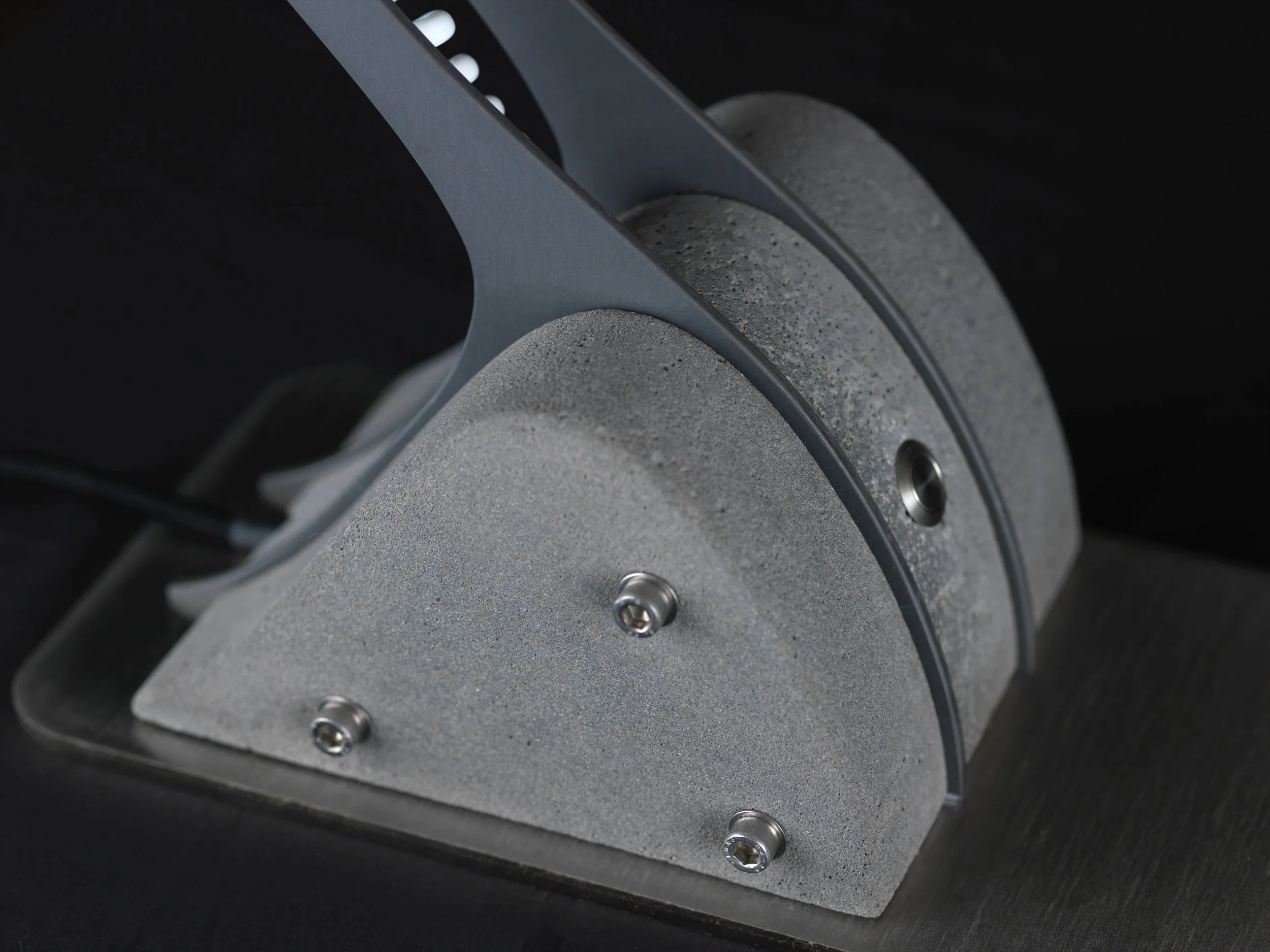 Bustard mechanical sculptural lamp