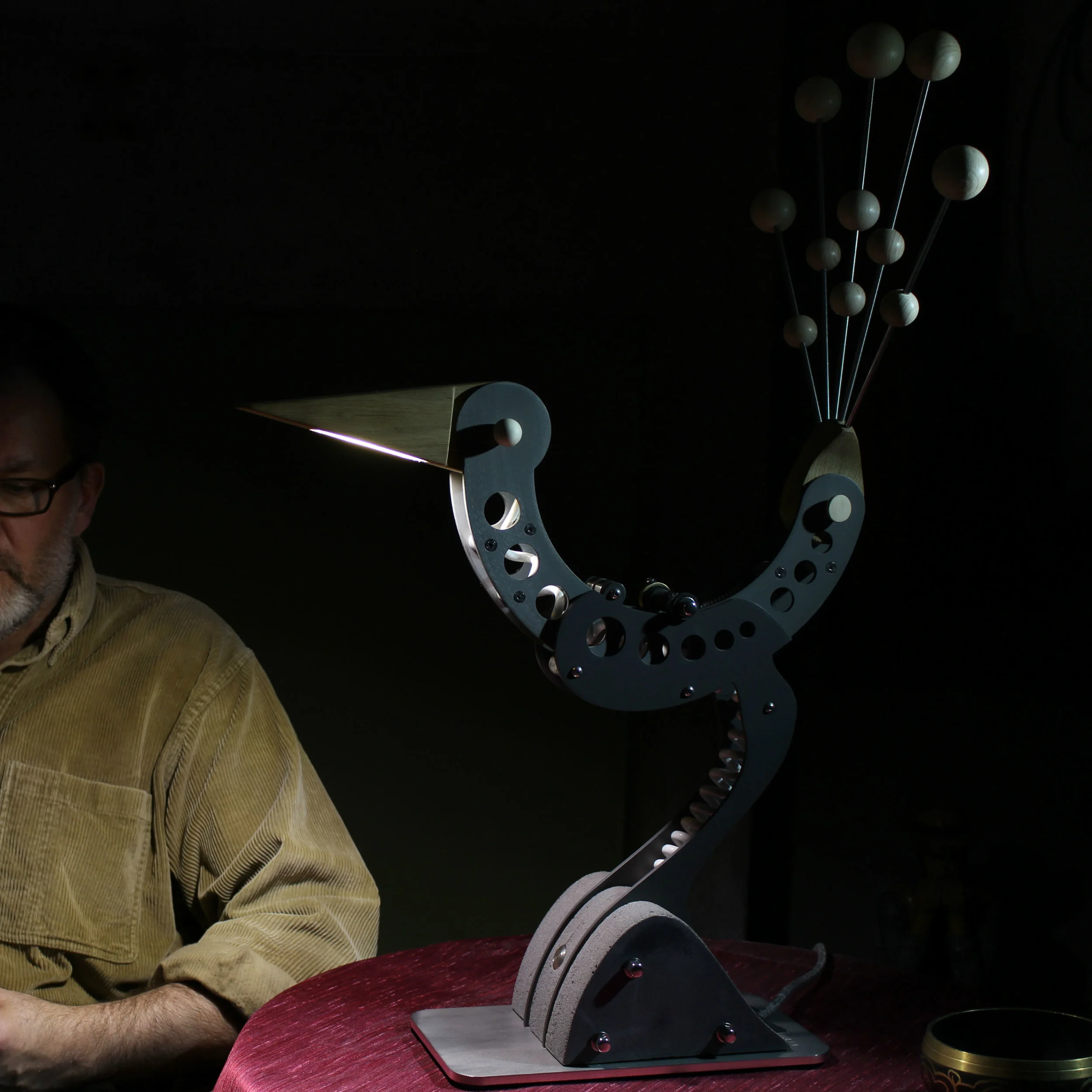 Bustard mechanical sculptural lamp