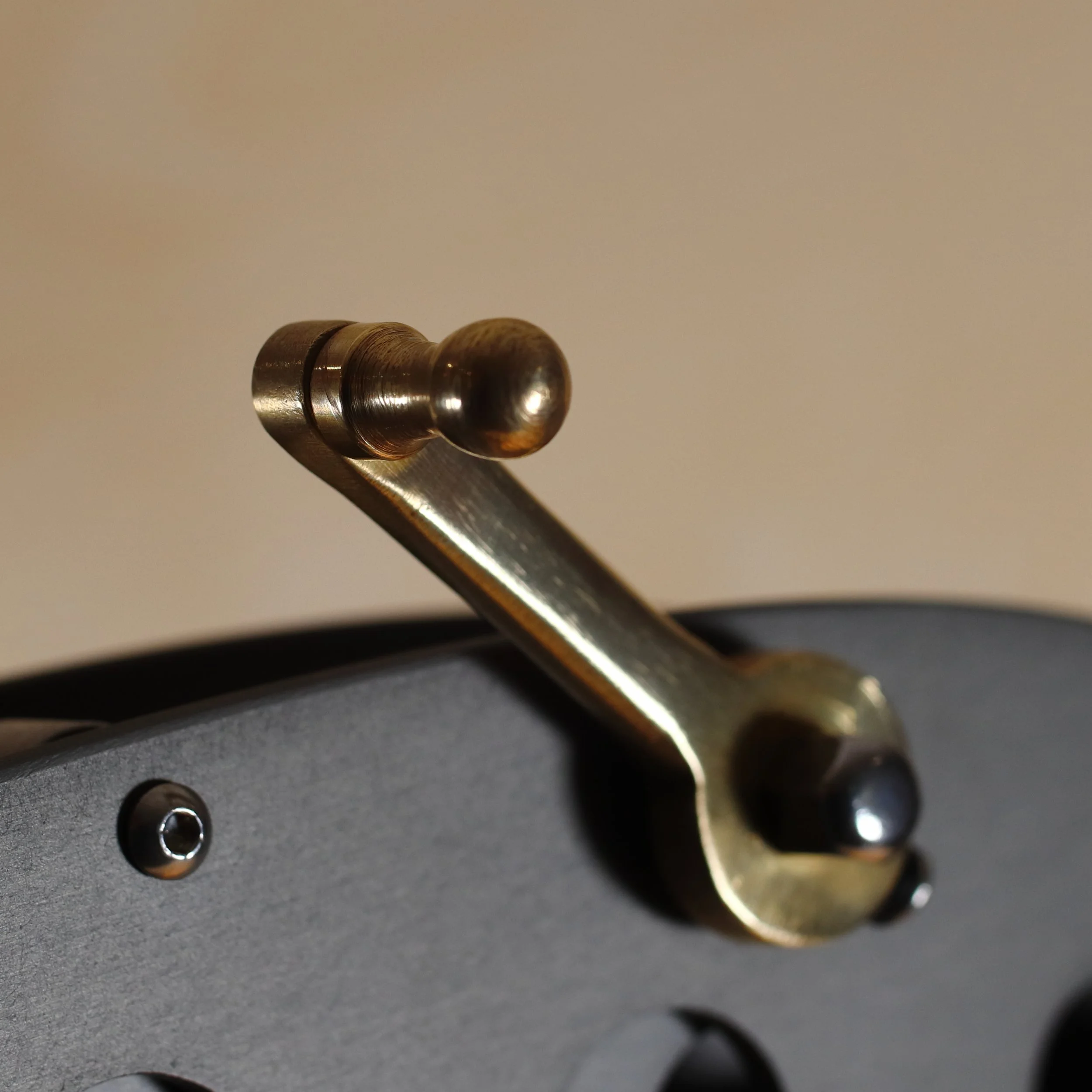 Hawk mechanical sculptural lamp