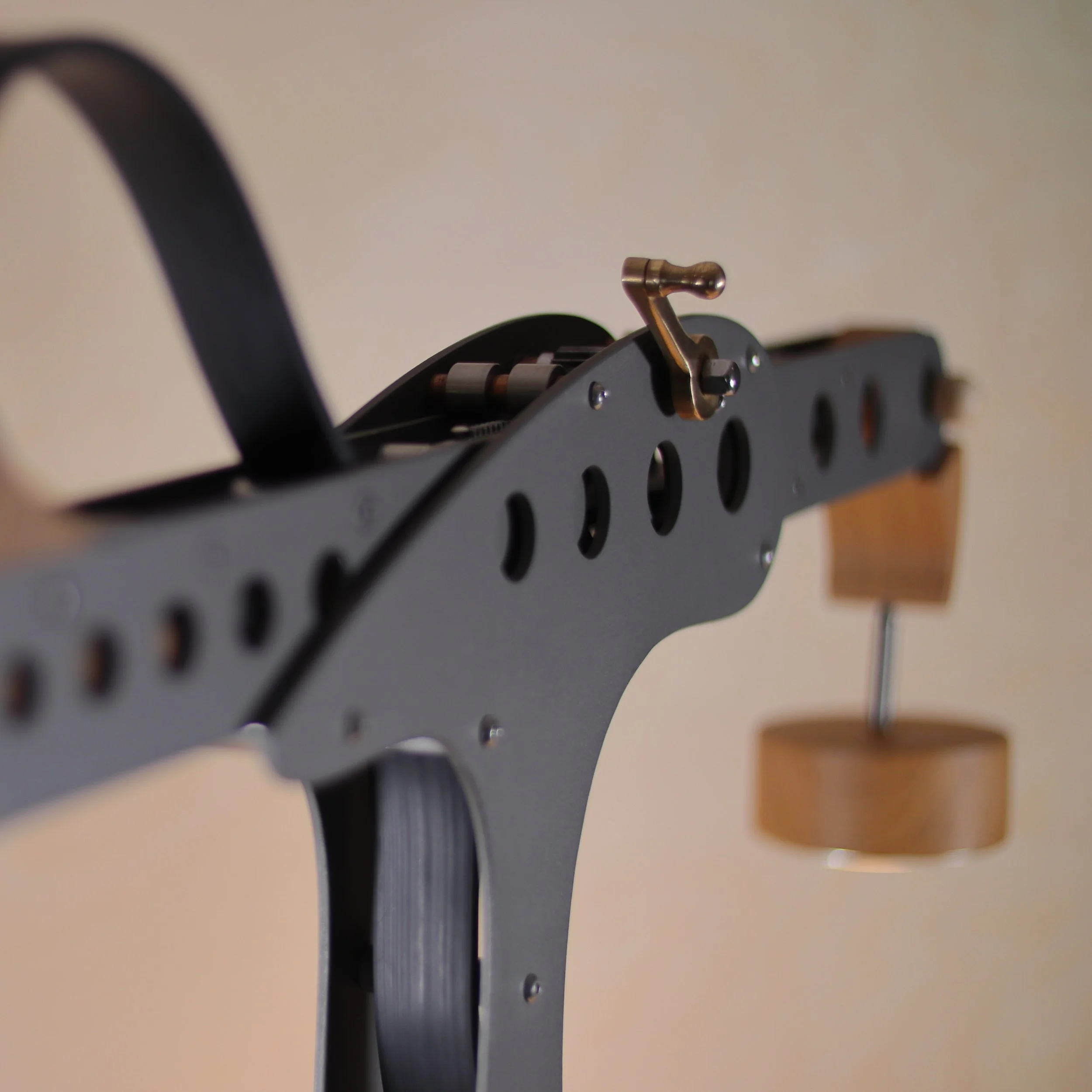 Hawk mechanical sculptural lamp