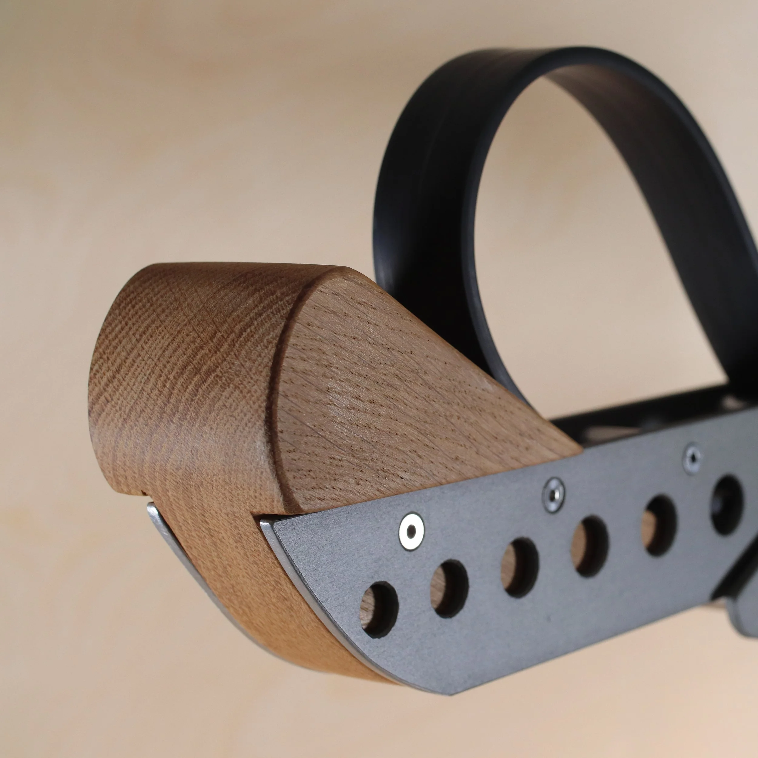 Hawk mechanical sculptural lamp