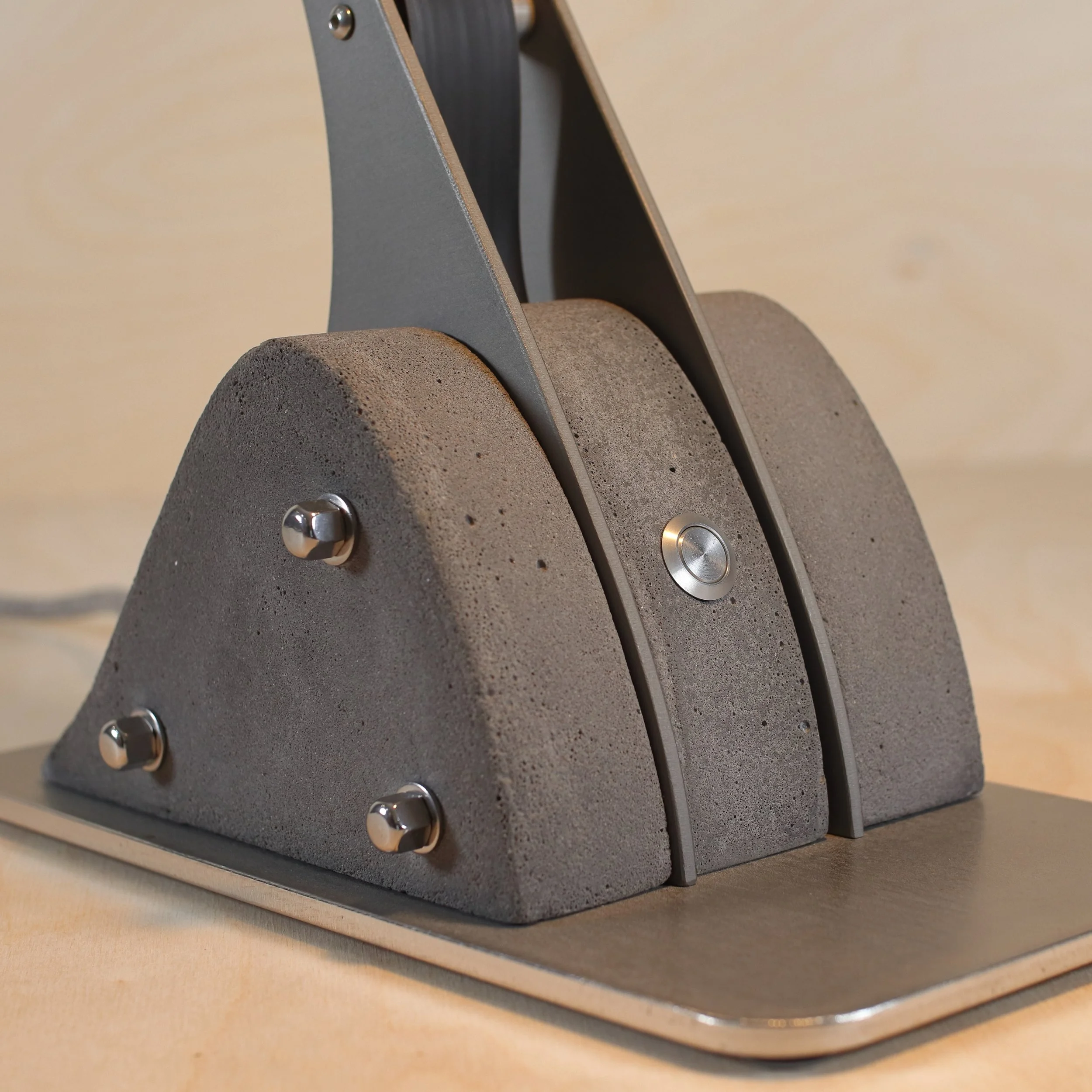 Hawk mechanical sculptural lamp