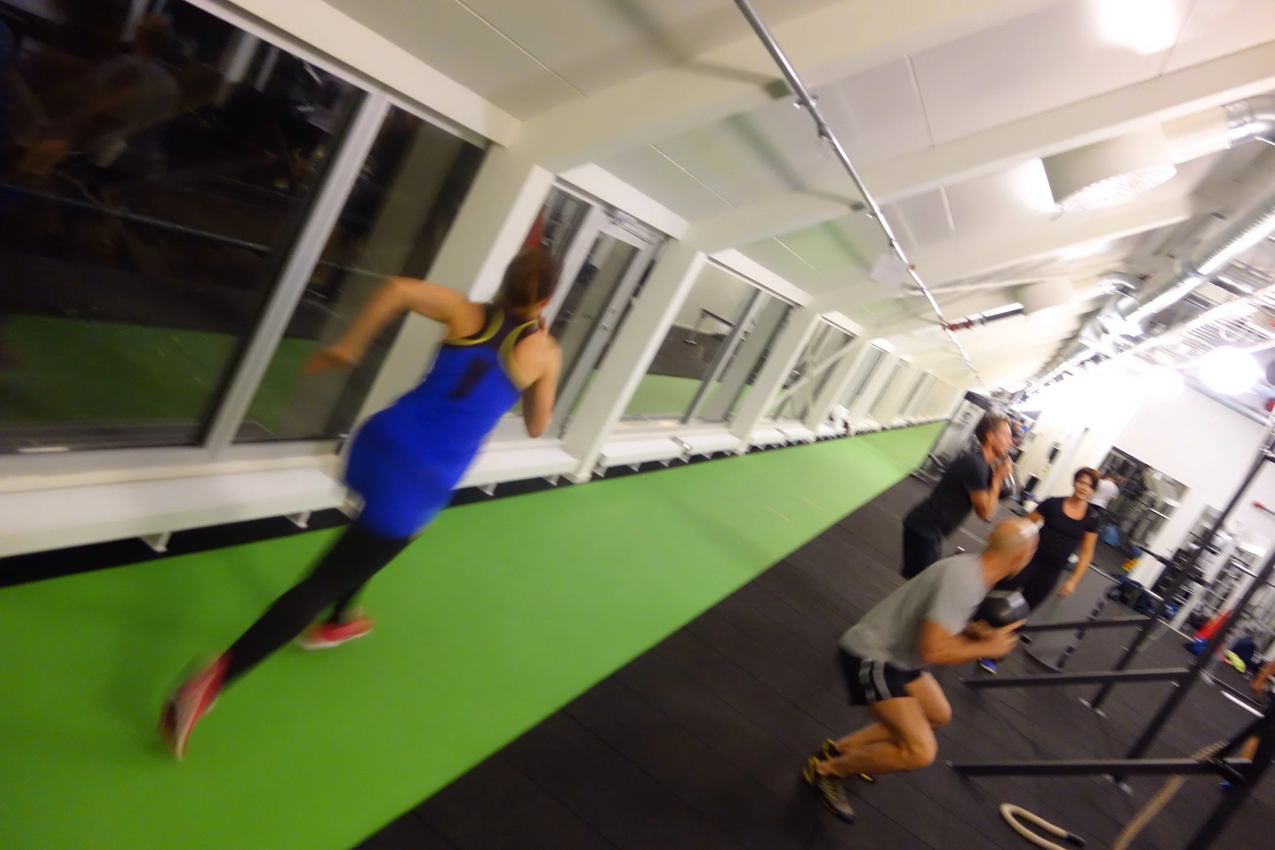 Fantastiskt gym i en gammal lada på högsta våningen med skön känsla och en lång löpbana! :)