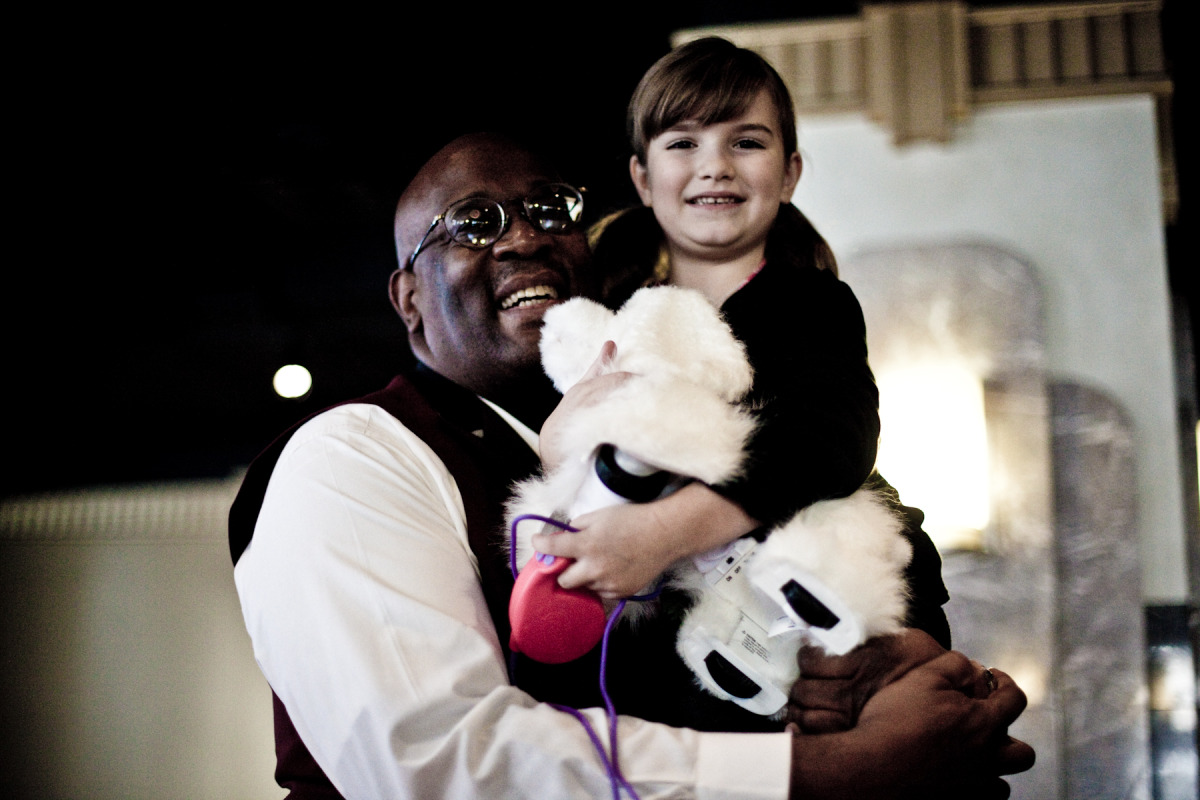 Our *favorite* security guard who serenaded Maia for her birthday among a huge crowd at the Empire State building.