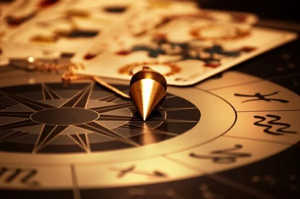 divination-pendulum-e1463095084695.jpeg