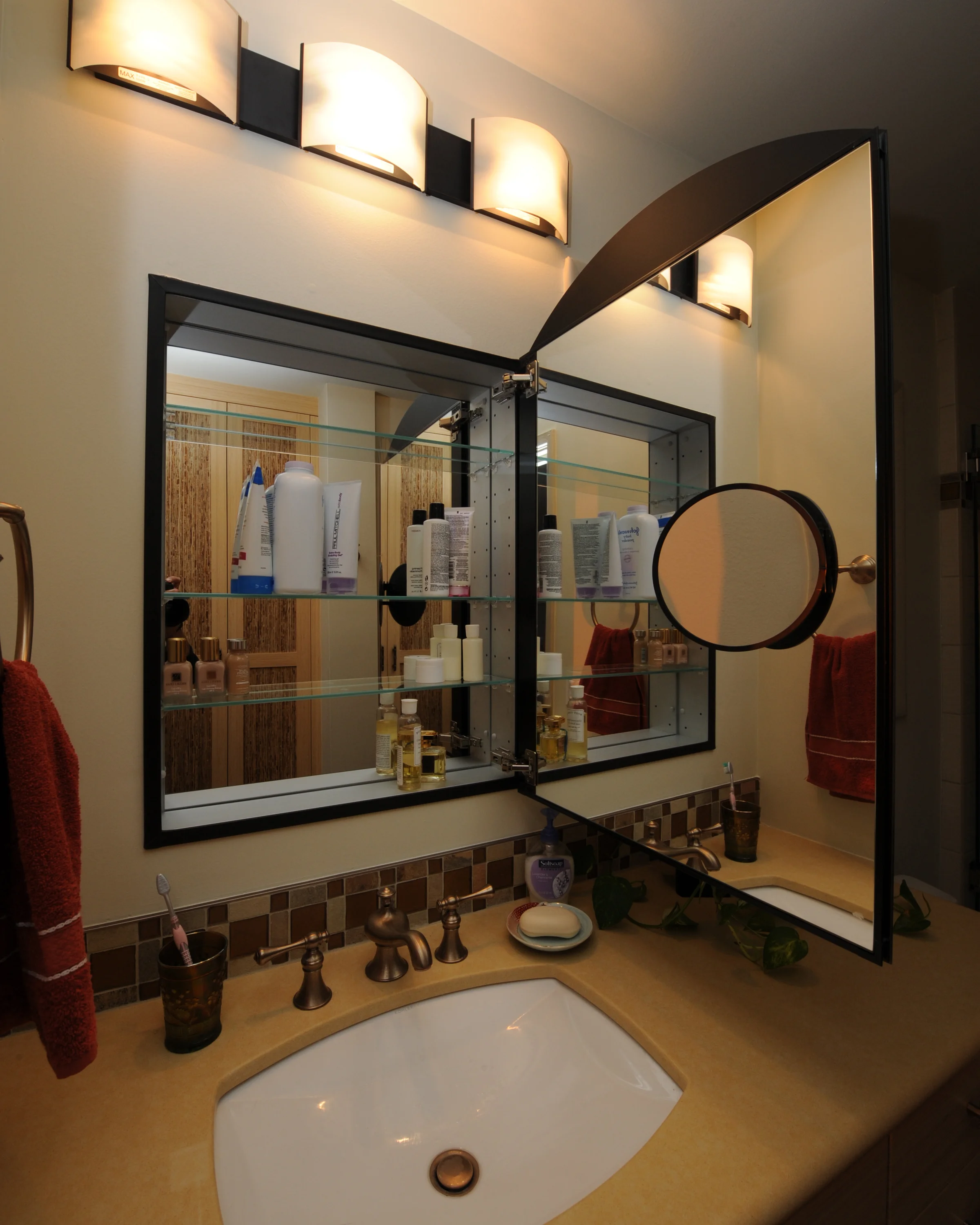 Bath 1 Interior Mirror.JPG