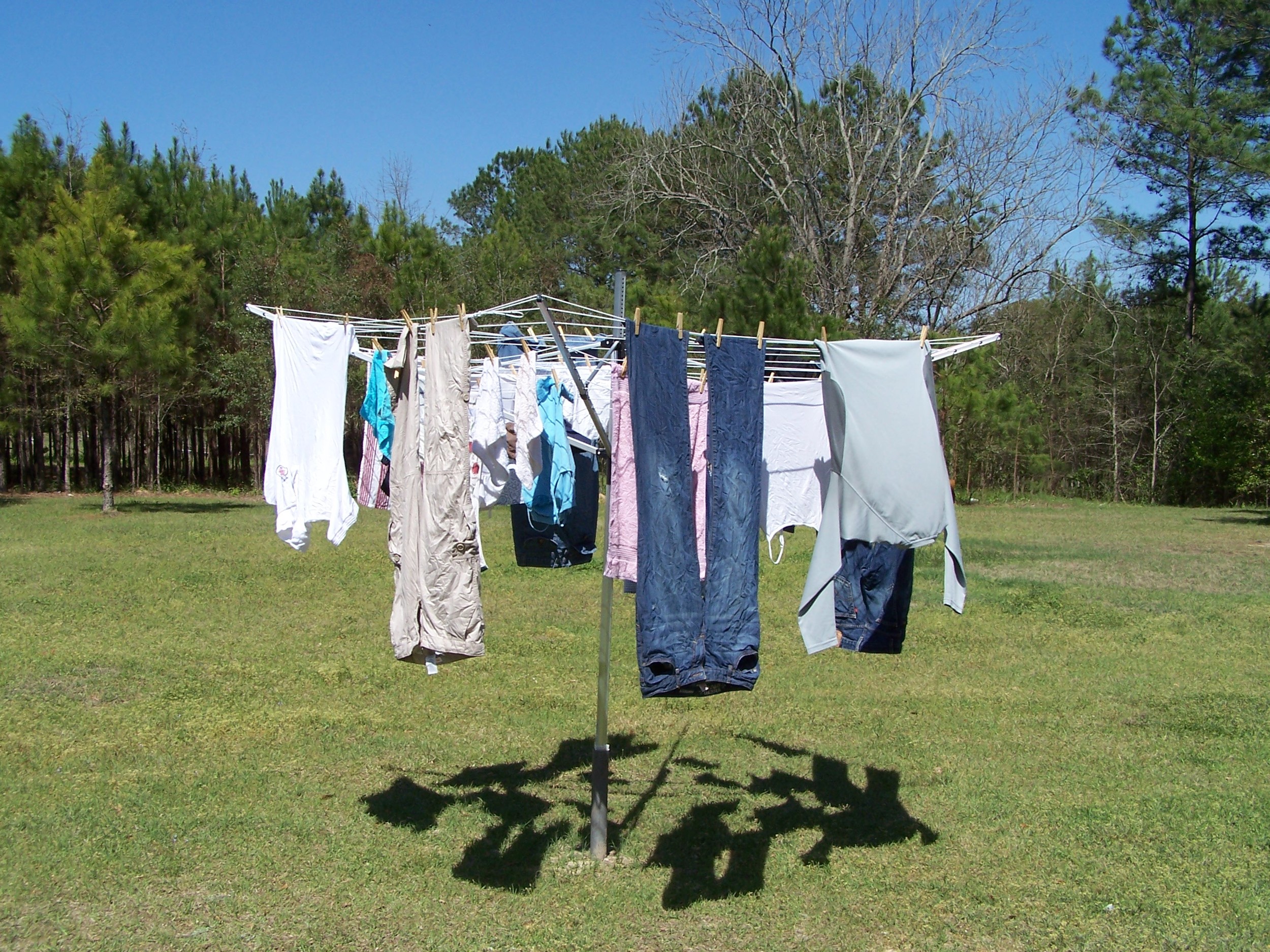 Most houses in Australia have a clothes line in the backyard. Australians take advantage of the good weather and hang their clothes out to dry.