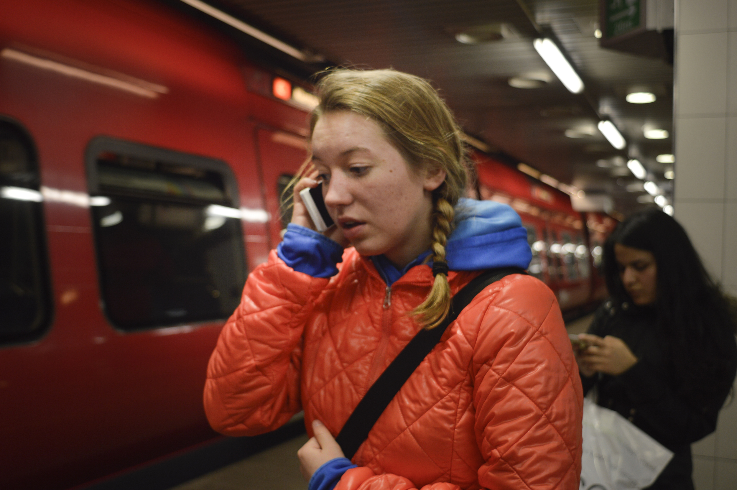 Sif Rose Thayson, a student at KUA (Copenhagen University), receives a phone call at Nørreport Station from her father wondering when she'll be home that night.