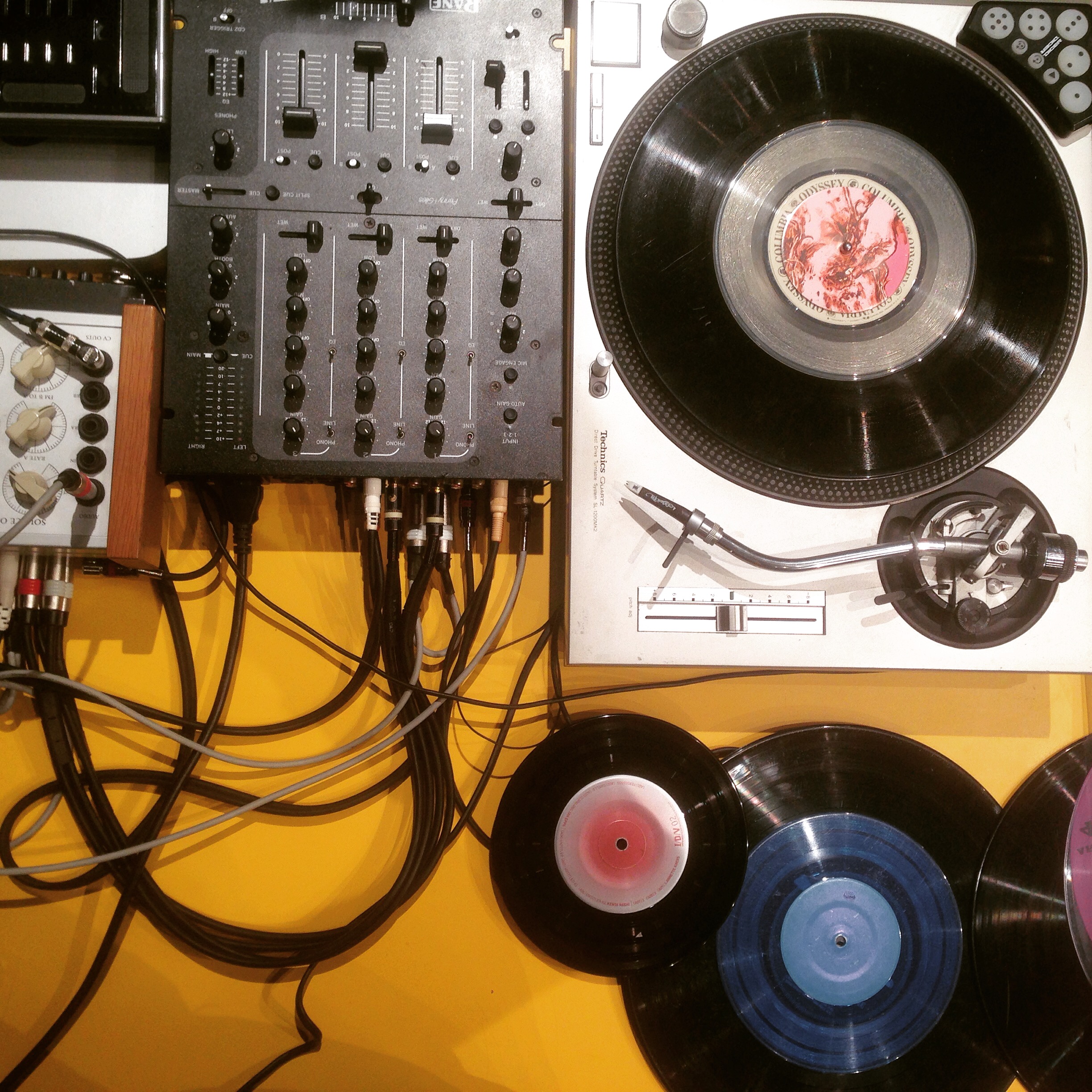  Hong Kong based Shane Aspegren and dj sniff come together as a energetic and versatile duo building upon each of their diverse musical backgrounds. Although free improvisation is at the core of this collaboration, their focus on rhythm and viscerali