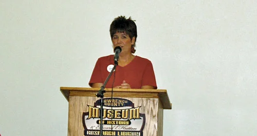 Michelle Kirkman, Chairman of the Brain Games committee welcomes the players.