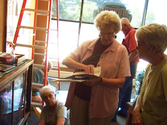  Gallery committee installing the exhibit. In the foreground: Georgia Keys, Sharon Hillinberg, Annette Seib. Background: Jim Buher and John Cummings 