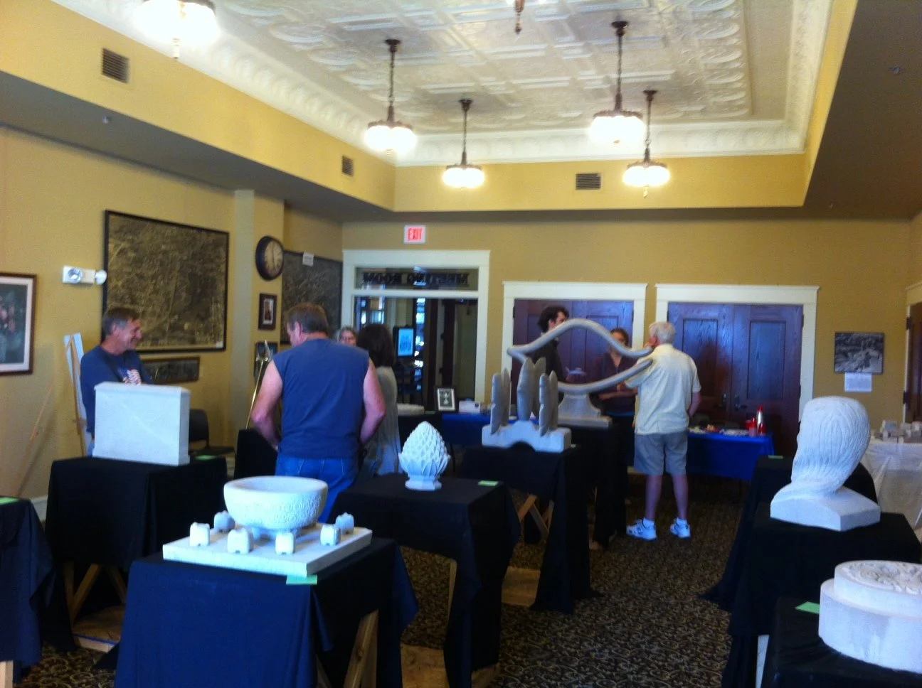 Terry Kirkman hosts the Limestone Festival carving competition 2016