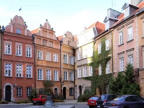 KANONIA 20-22 IN WARSAW, POLAND This comically tiny building in Poland is rumored to have been built this way because the 17-century tax system was based on the width of a home’s front-facing facade. It was restored after World War II to look much like it did back then.
