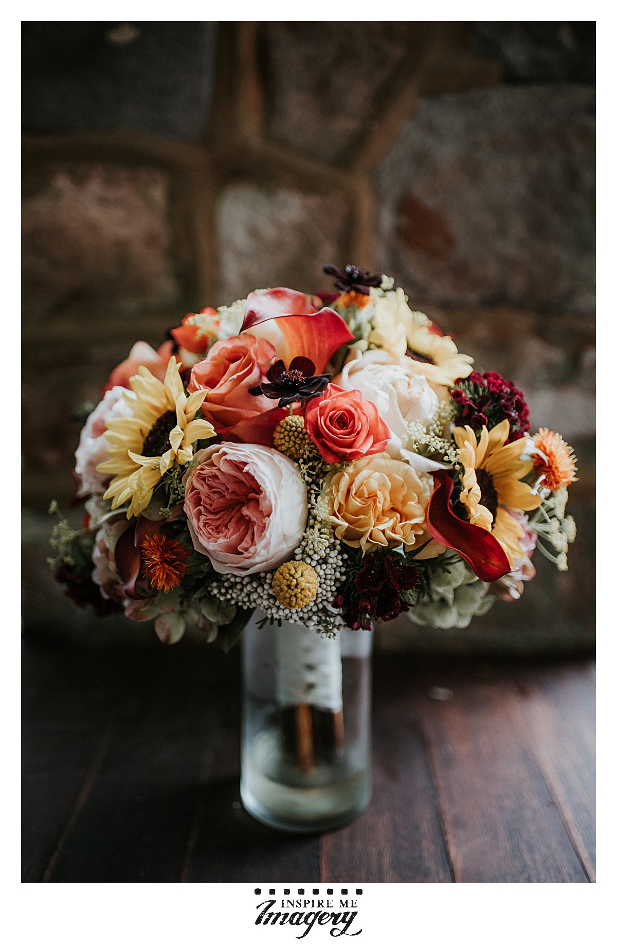 The color palettes for fall weddings are always so gorgeous with the rich reds, oranges, and purples.