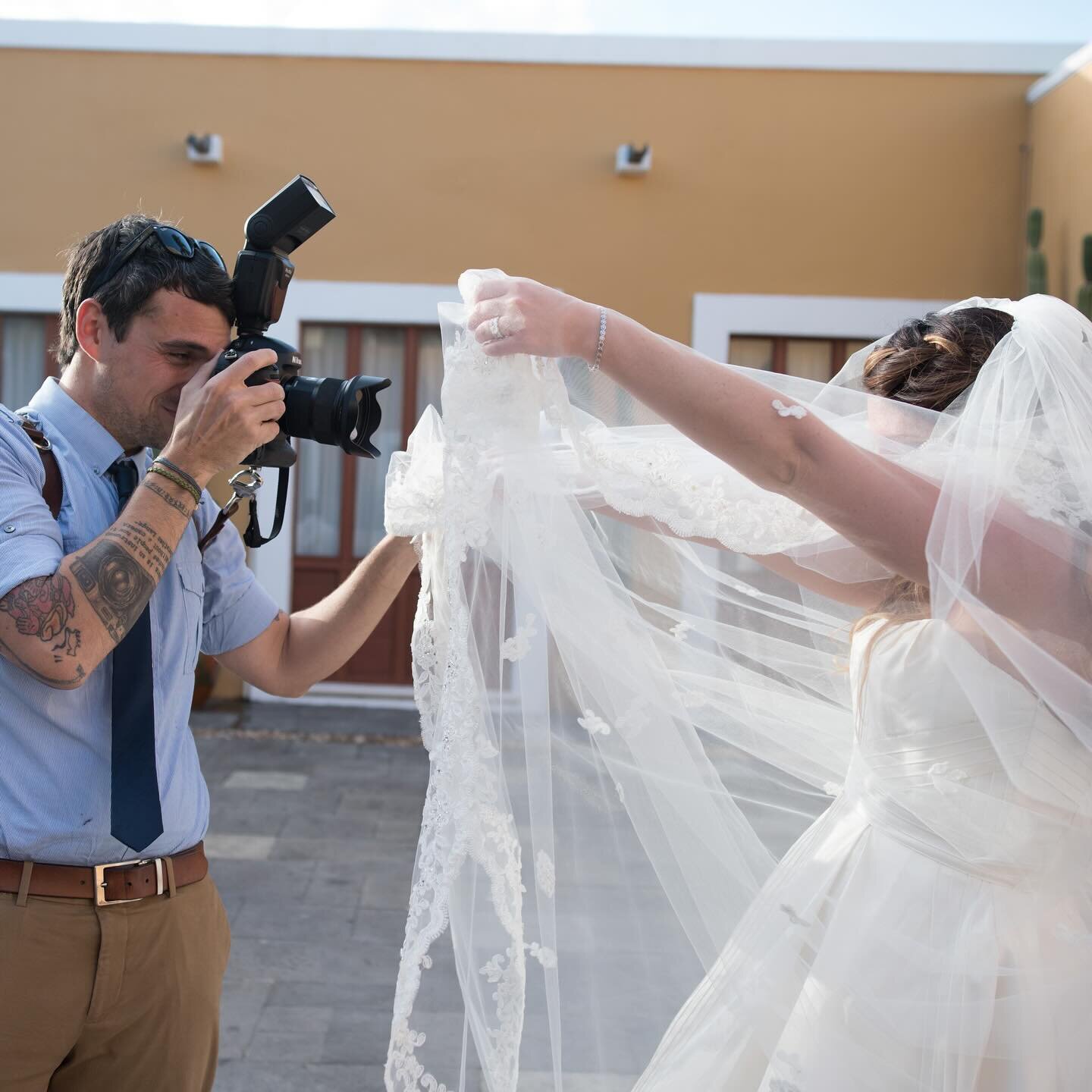 Little behind the scenes. Swipe to see the result! Been spending time moving all my wedding photos to one hard drive. It was quite the trip down memory lane. So glad I got rid of those terrible pants. 😂 #khakipantsarecrankypants #mexico #elopmentpho