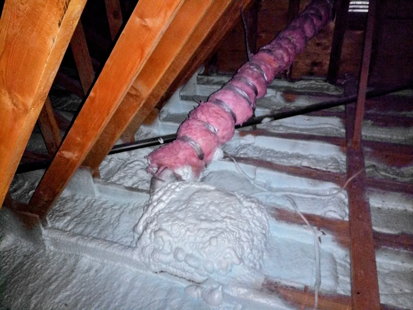 Hybrid install spray foam seal