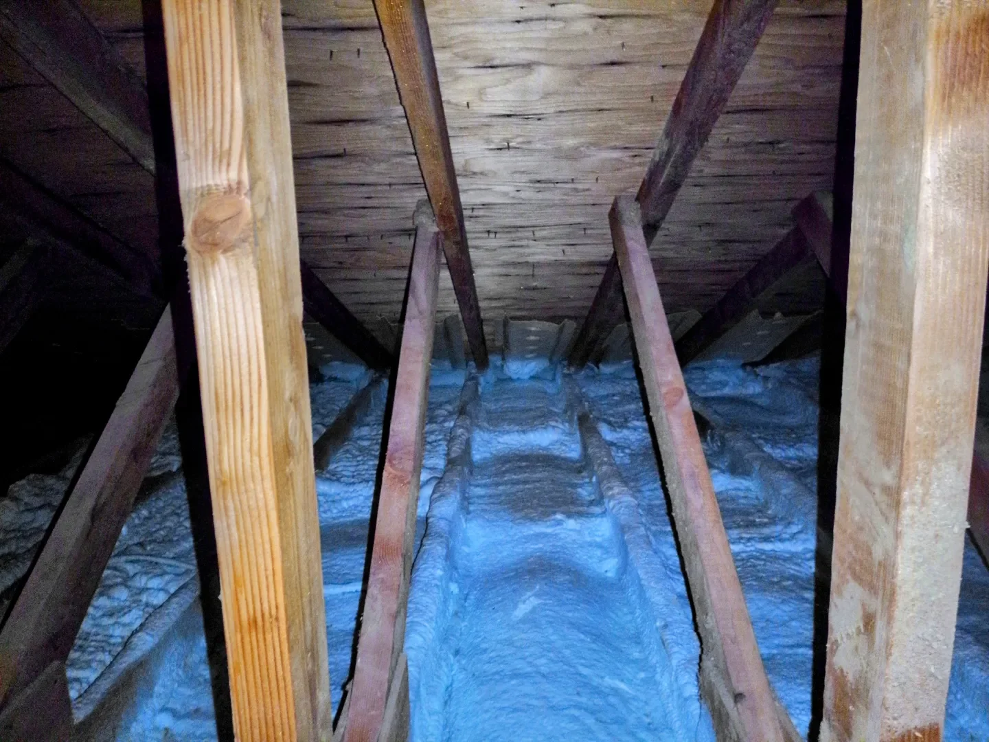 Hybrid install spray foam seal