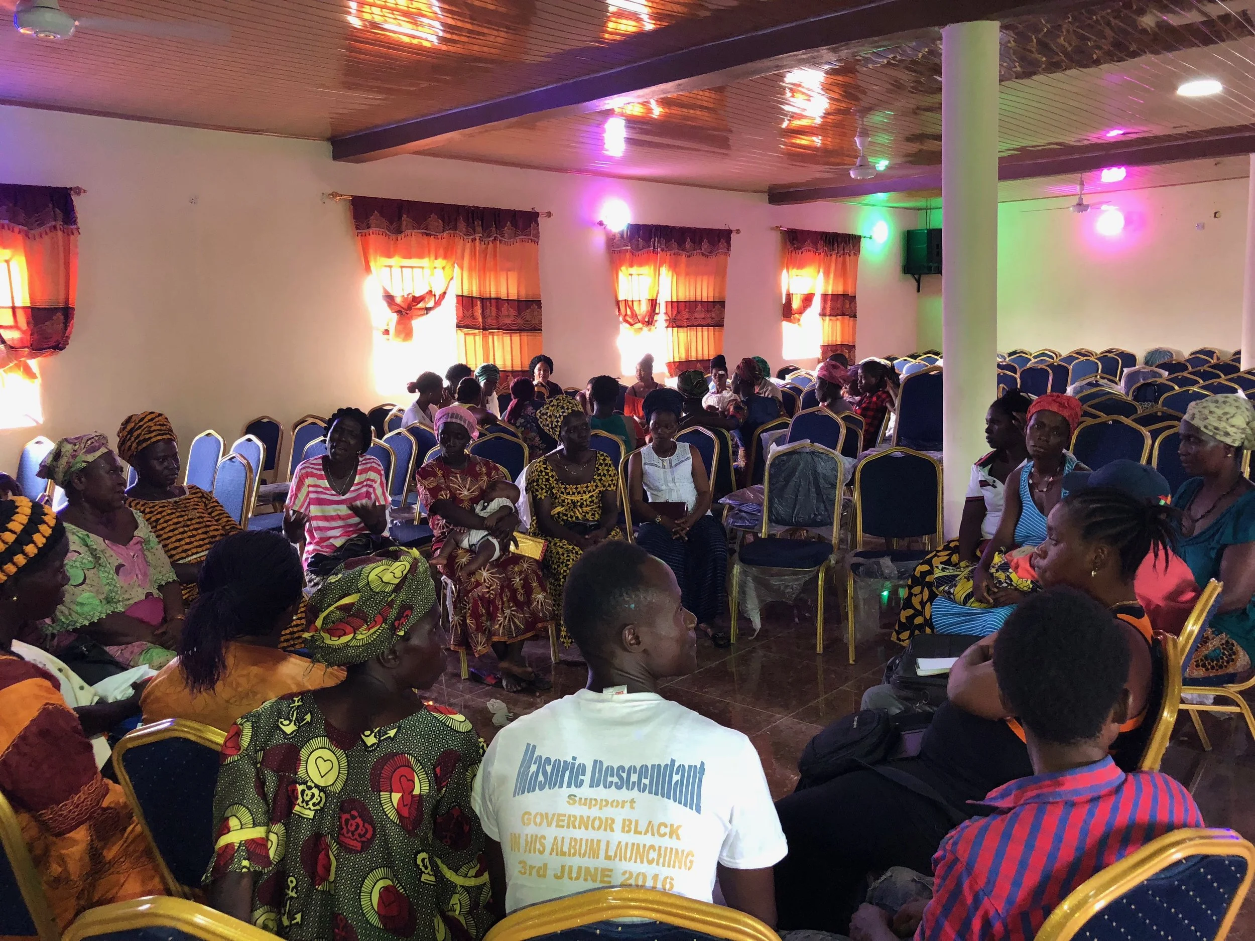 Community members convene for group discussions. (Photo: ©AIDS-Free World)