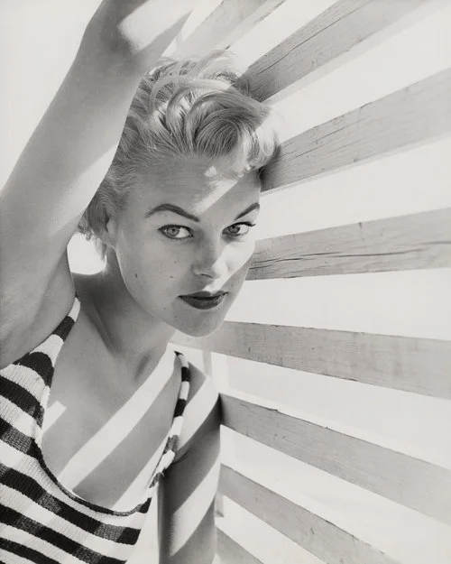 Edition Gowland 1 Model: Jo Anne Aehle, 1954 printed on Hahnemühle Baryta, 30x24 cm, 2016 numbered und signed from the heirs with a stamp of Peter Gowland LLC Edition 10+2AP